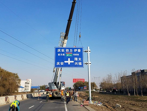 内蒙古内蒙古道路护栏网网片该如何进行正确的选购呢？